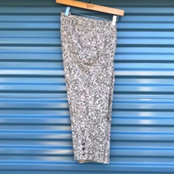 Petite Ankle Jeans . Size: 6 Petite w/ Floral Pattern . Shaped Fit - Mid Rise - Picture 2 of 3